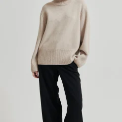 Alpha Knit T-Neck, pumice stone