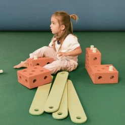 Balancebane, burnt orange/dusty green