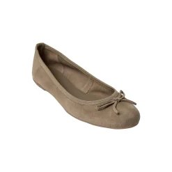 Ballerina, dark sand