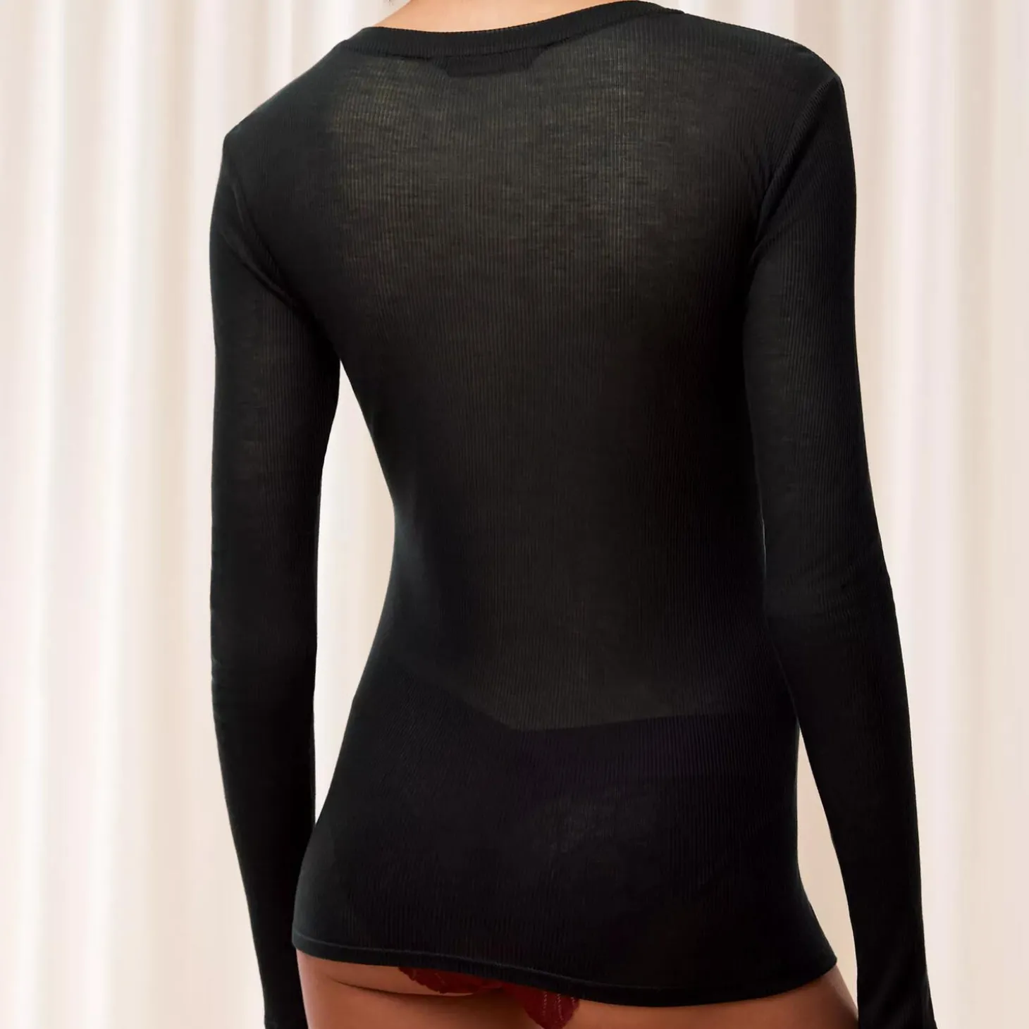 Beauty Layers Top LSL Crew Neck, black