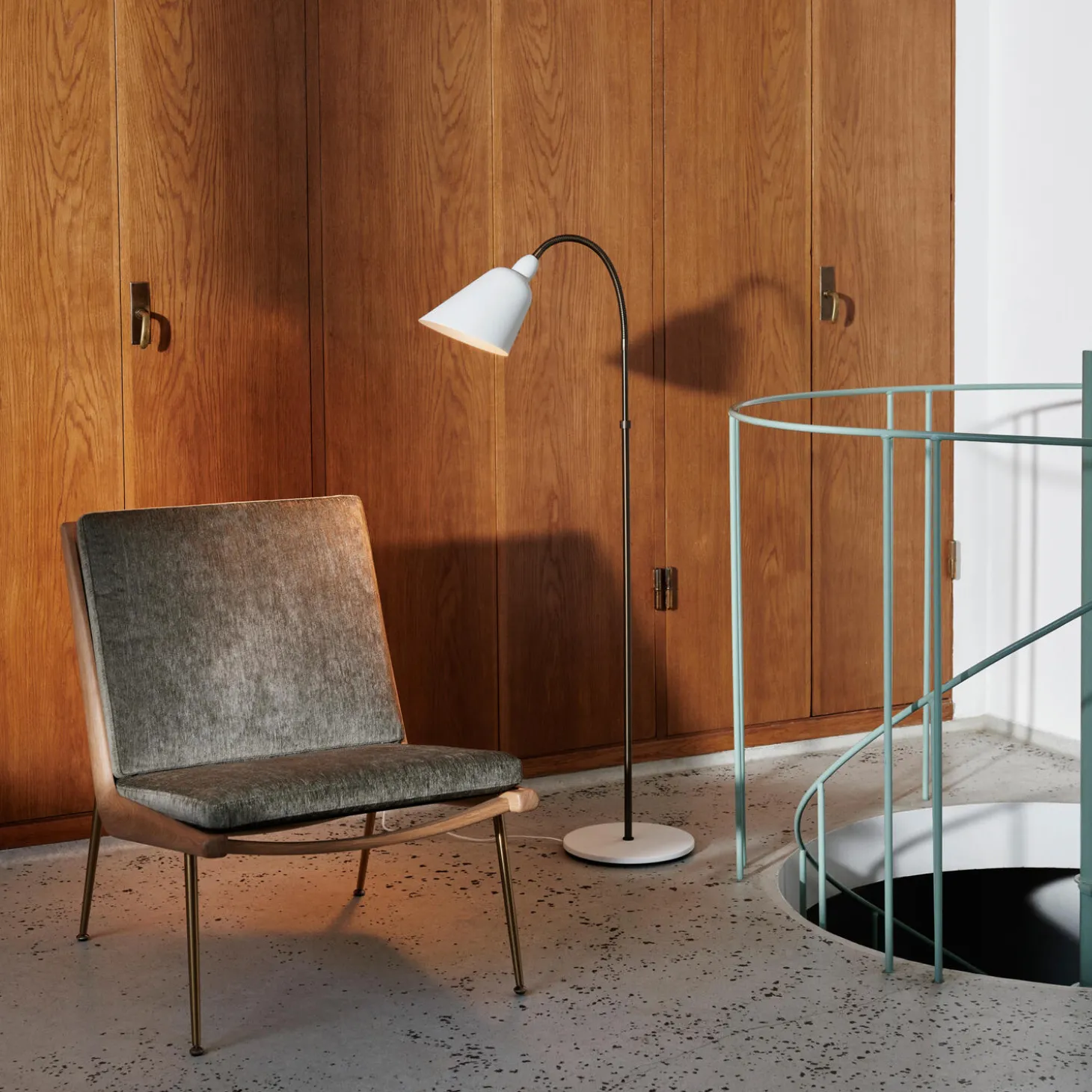 Bellevue AJ7 Anniversary Edition gulvlampe, white/bronzed brass