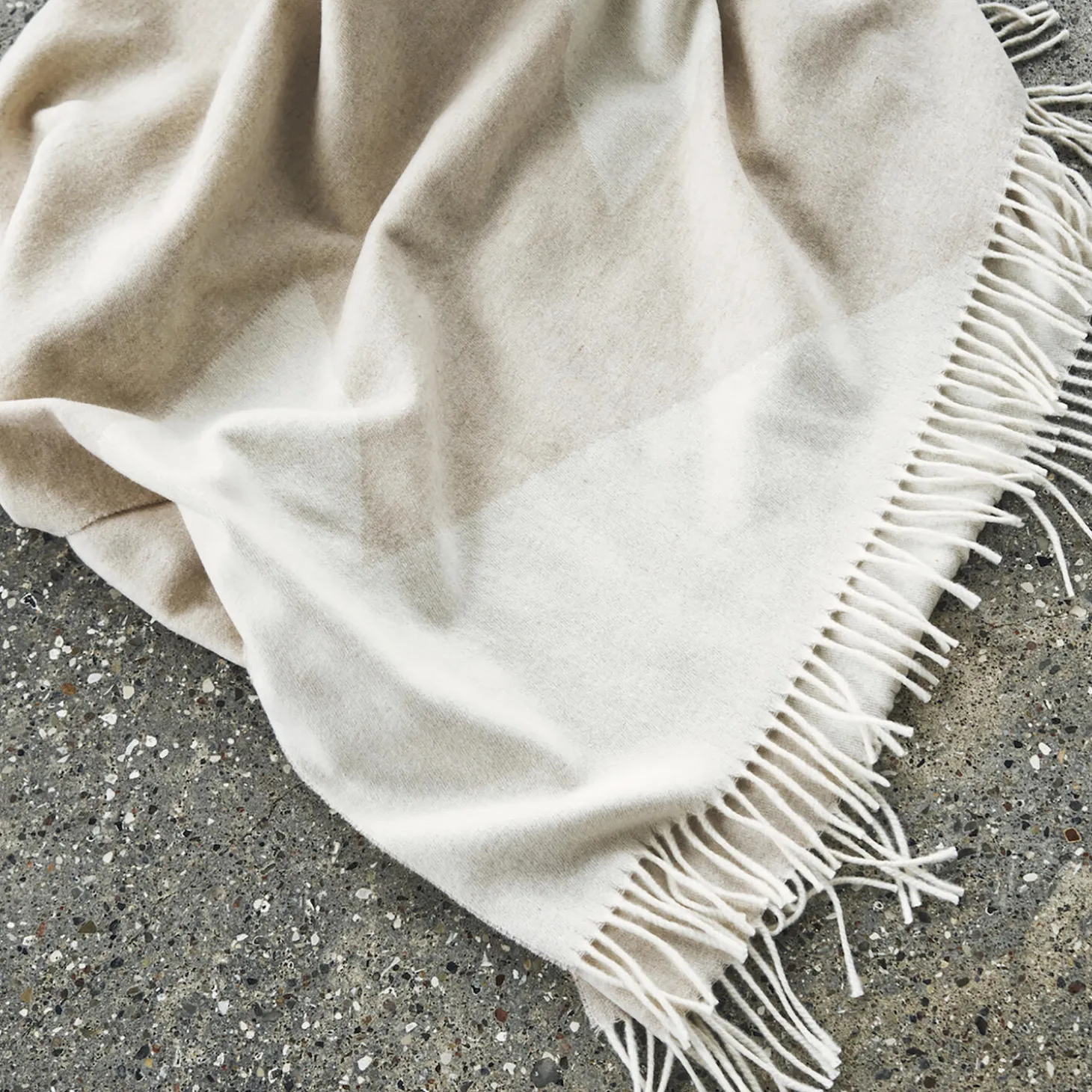 BIG LOTUS Throw, shades of nature