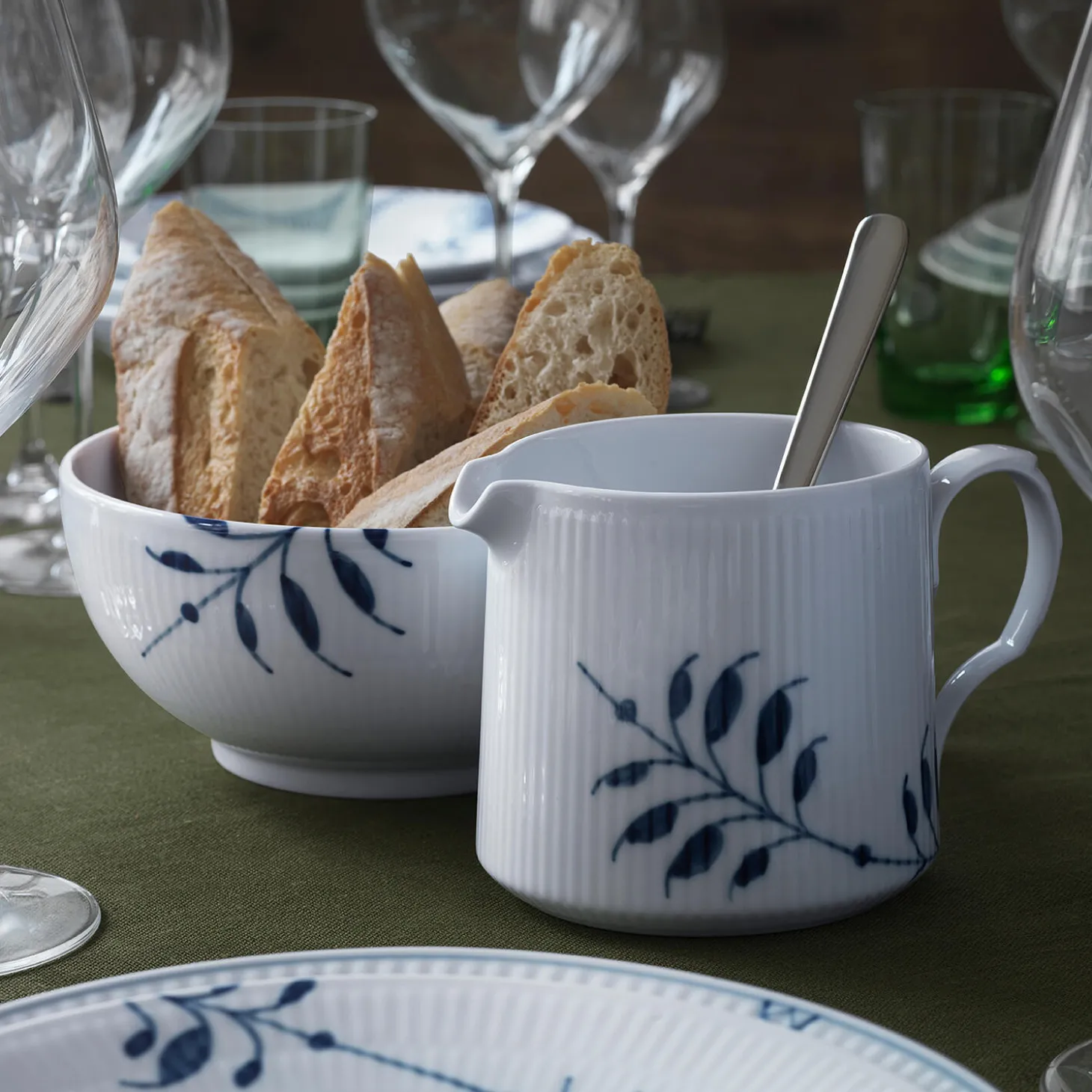 Blå Mega Riflet kande 70 cl