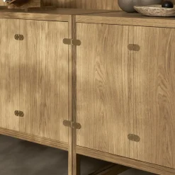 BM0057 skænk, olieret eg