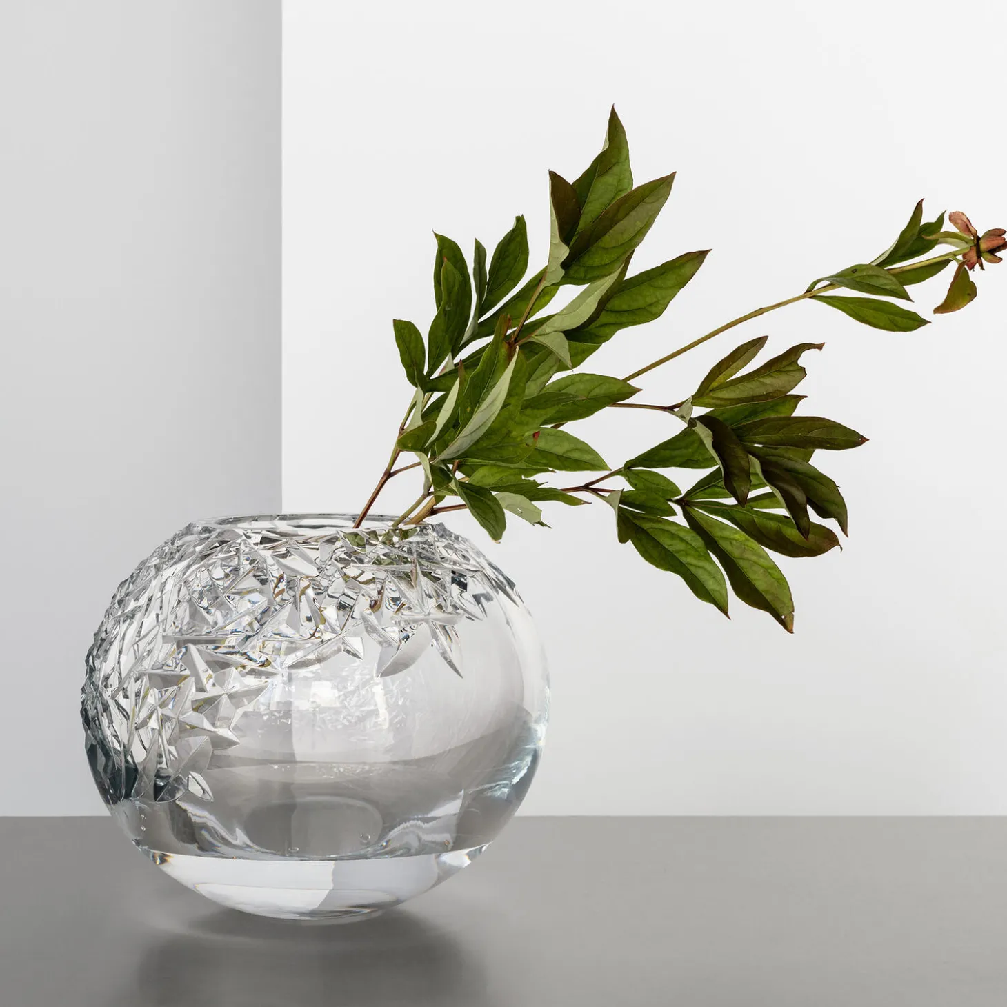 Carat Globe vase