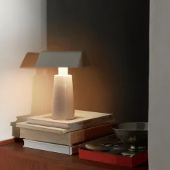 Caret MF1 transportabel bordlampe, silk grey