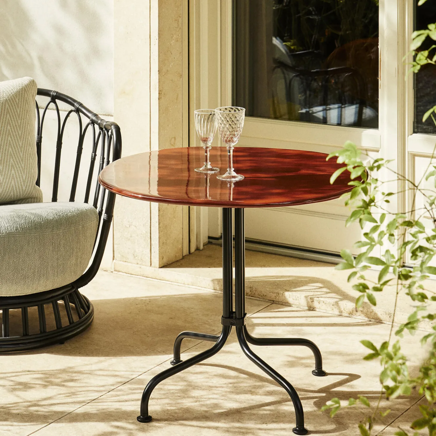 Carmel Bistro Outdoor Lounge Table, matt rock red