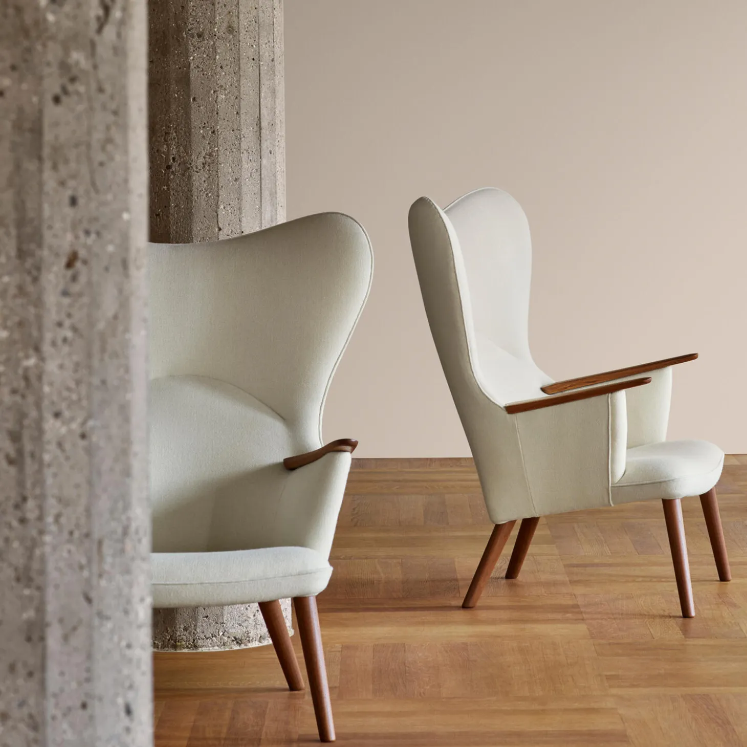 CH78 Mama Bear loungestol, cream/olieret valnød