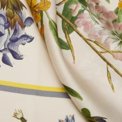 Cheerful Bouquet silketørklæde, beige