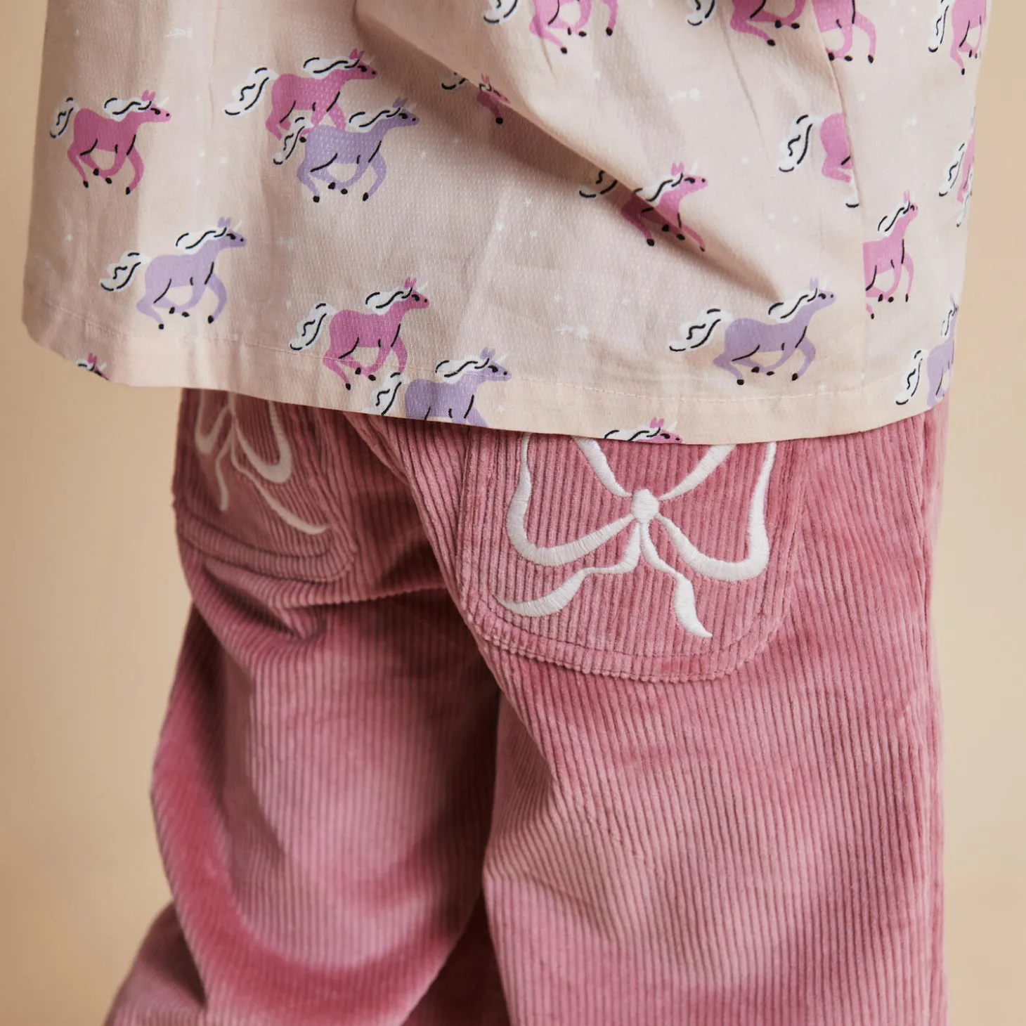 Corduroy Pant w. Wide Leg & Embroirdey, rose comb.