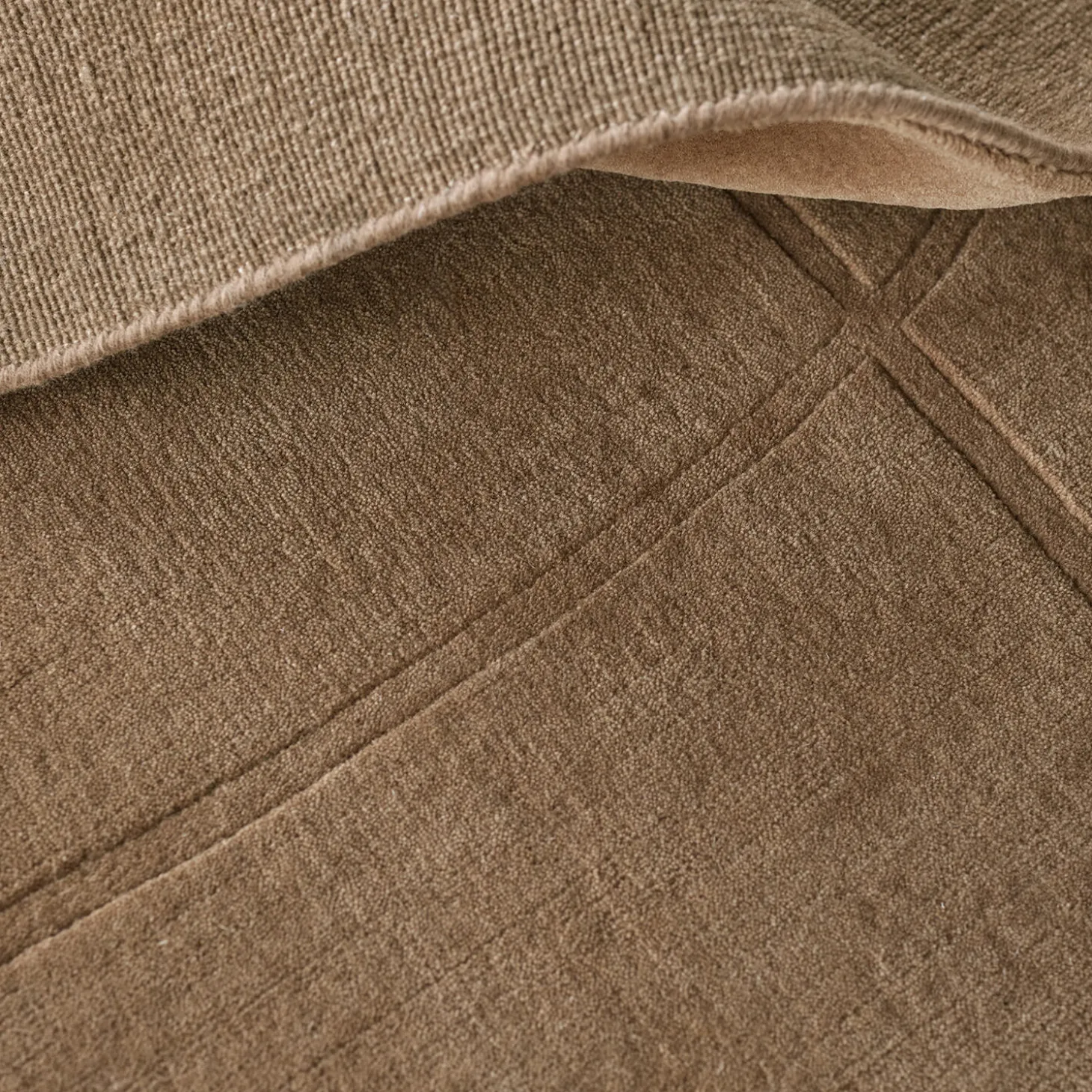 Cursive Expanse gulvtæppe, amber