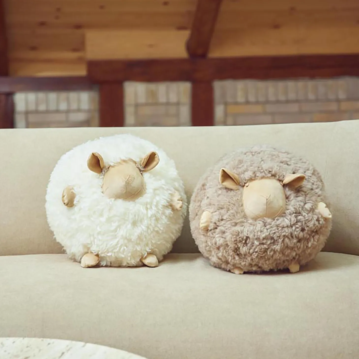 Cute Sheep rund pude Ø 26 cm, white/beige