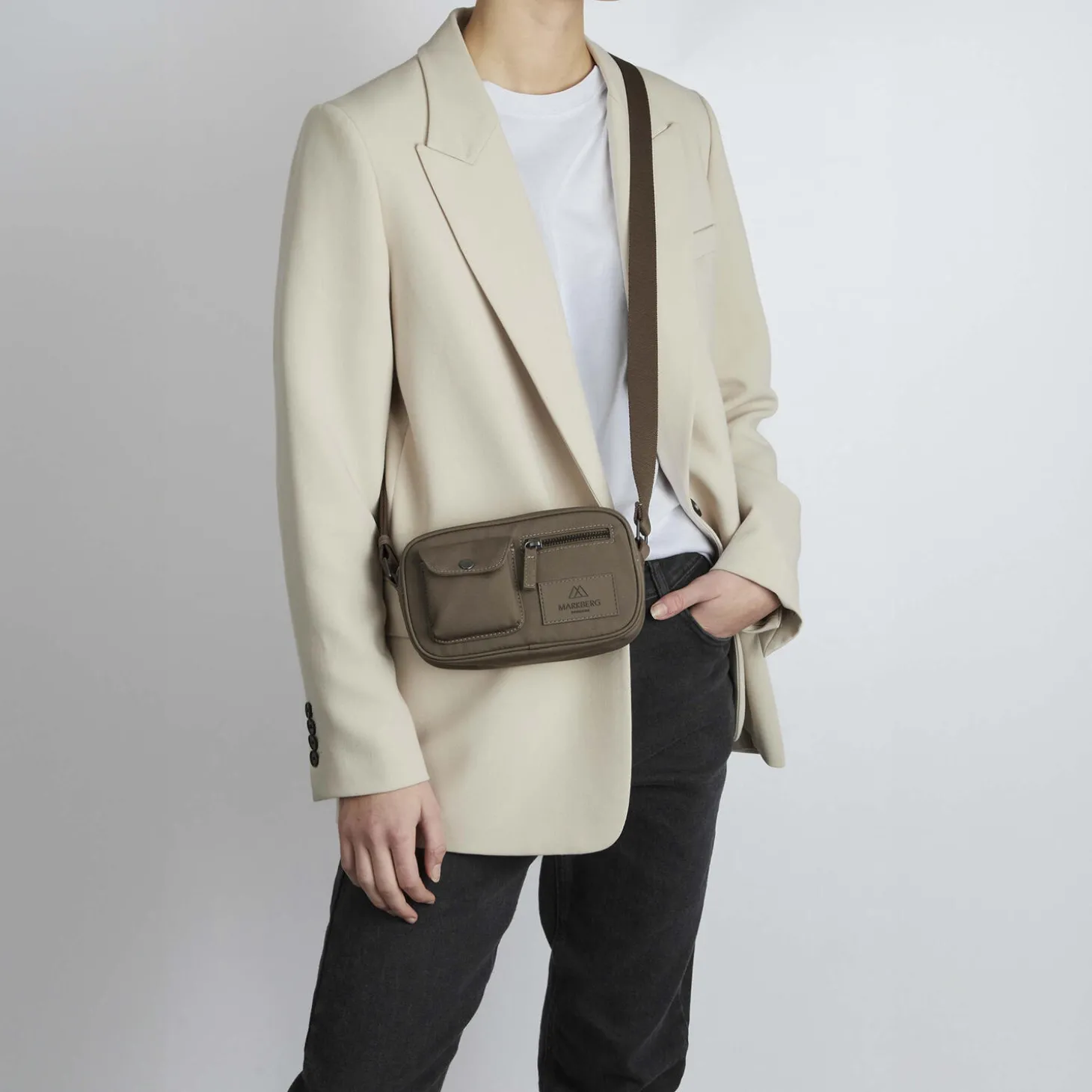 DarlaMBG S Cross., monochrome walnut