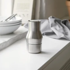 Dorotea Kværn, mat stål