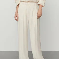 Enzo Classic Gabardine, ivory shade