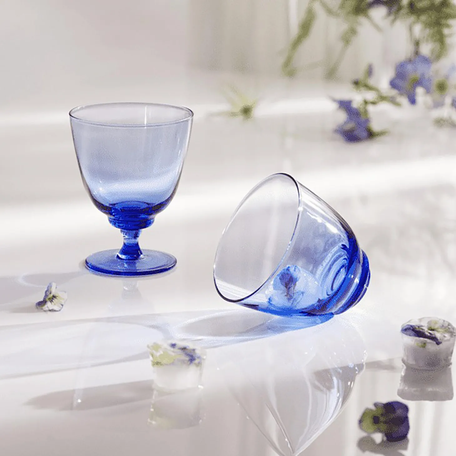 Flow vandglas, mørk blå