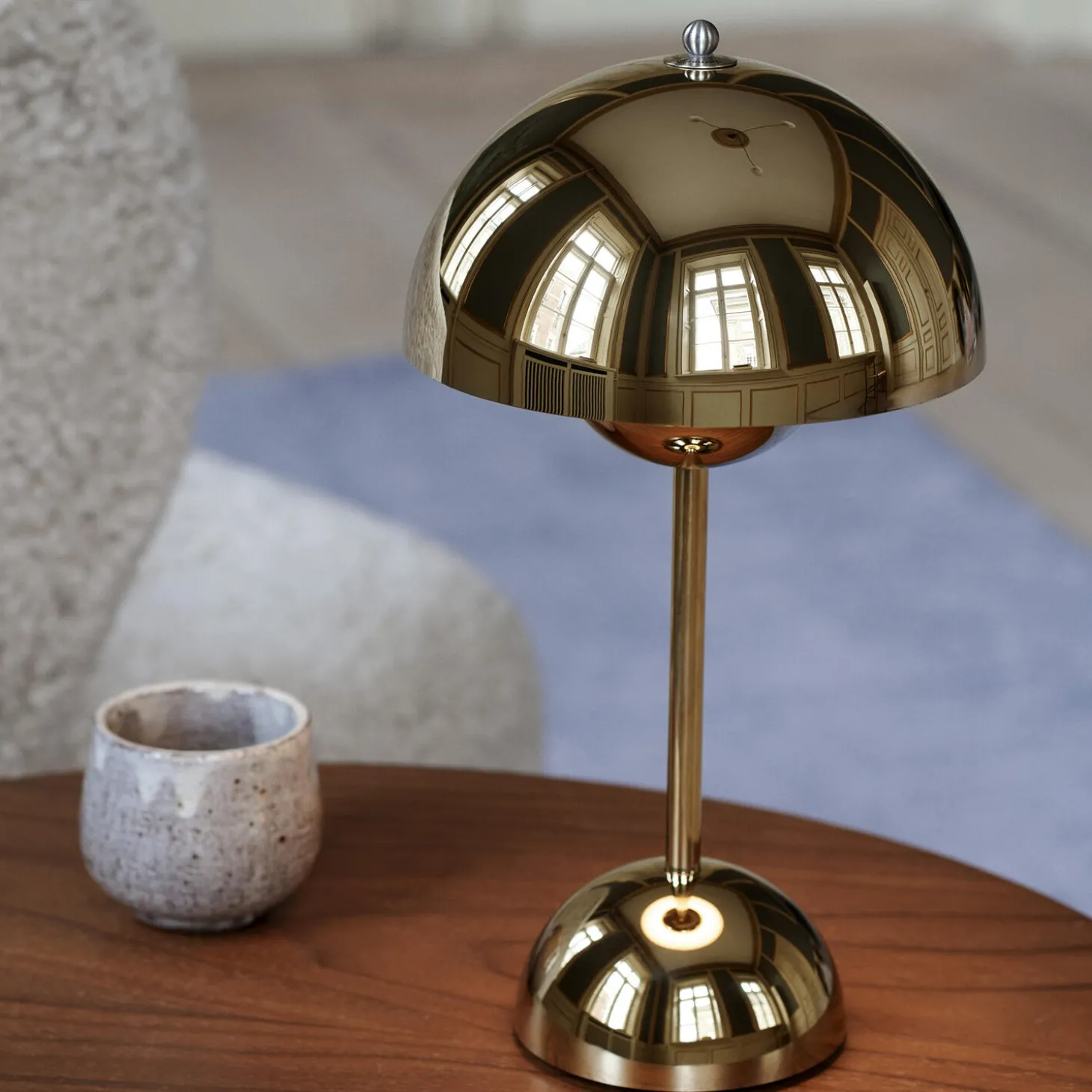 Flowerpot VP9 Portable Table Lamp, brass-plated