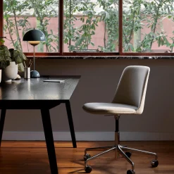 Flowerpot VP3 Table Lamp, grey beige