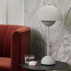 Flowerpot VP3 Table Lamp, matt light grey