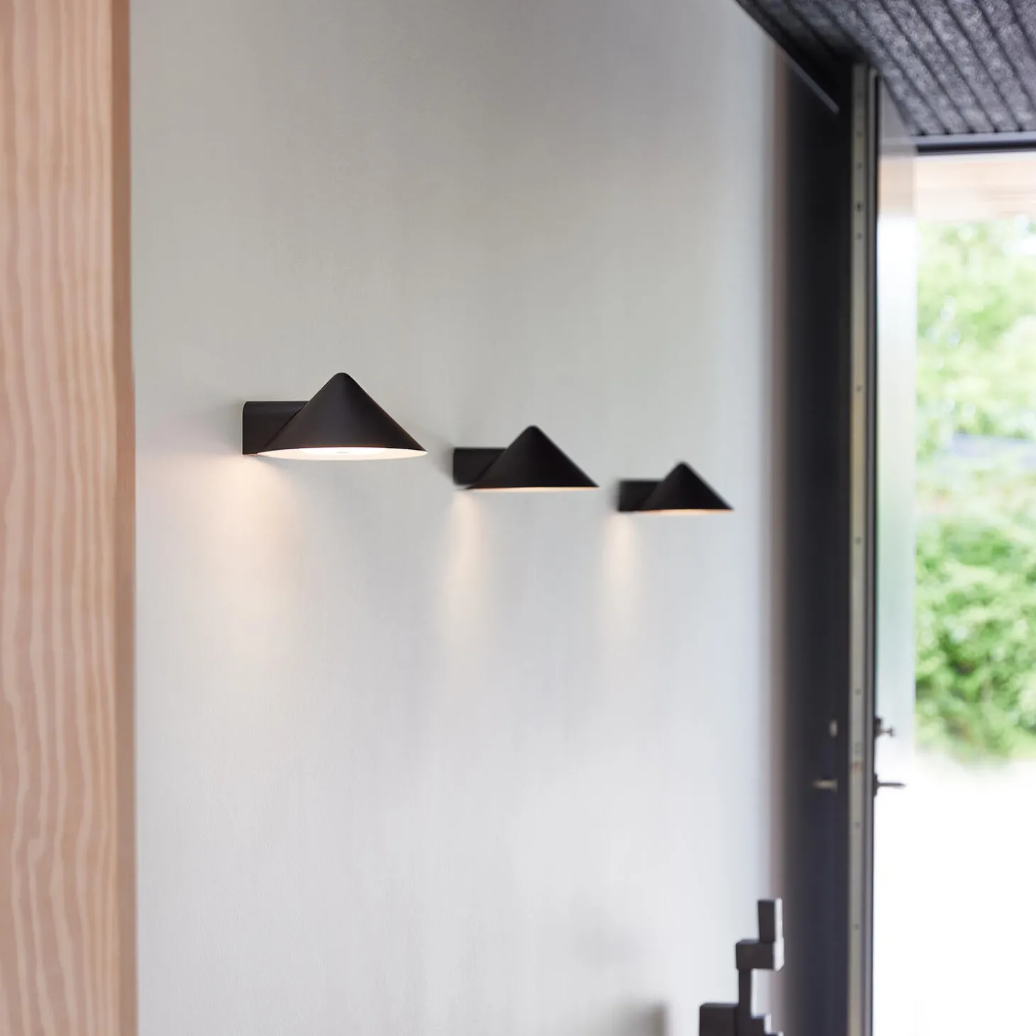 Grasp Wall Lamp, matt black