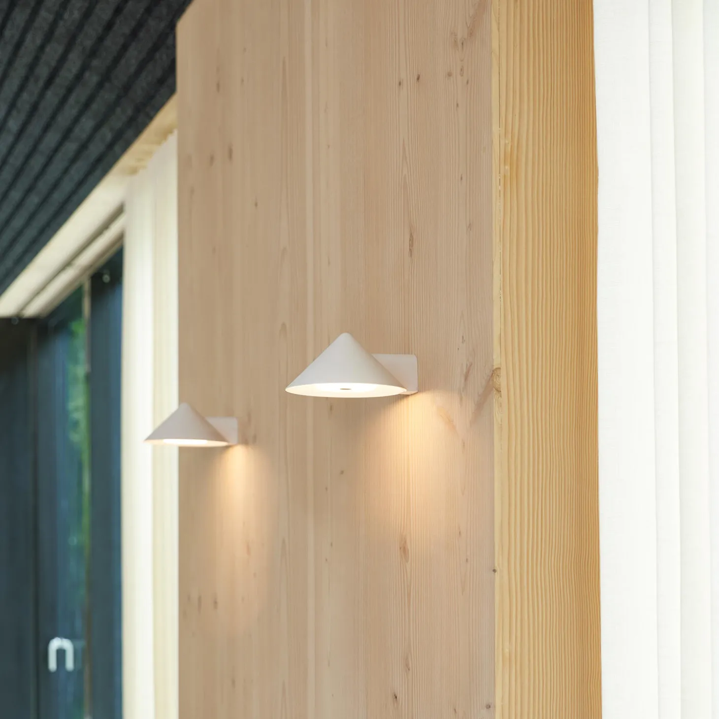 Grasp Wall Lamp, matt white