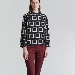 Iki bluse, hopscotch