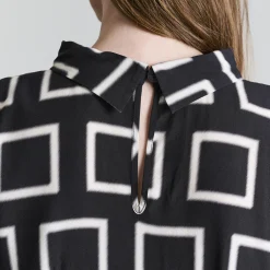 Iki bluse, hopscotch