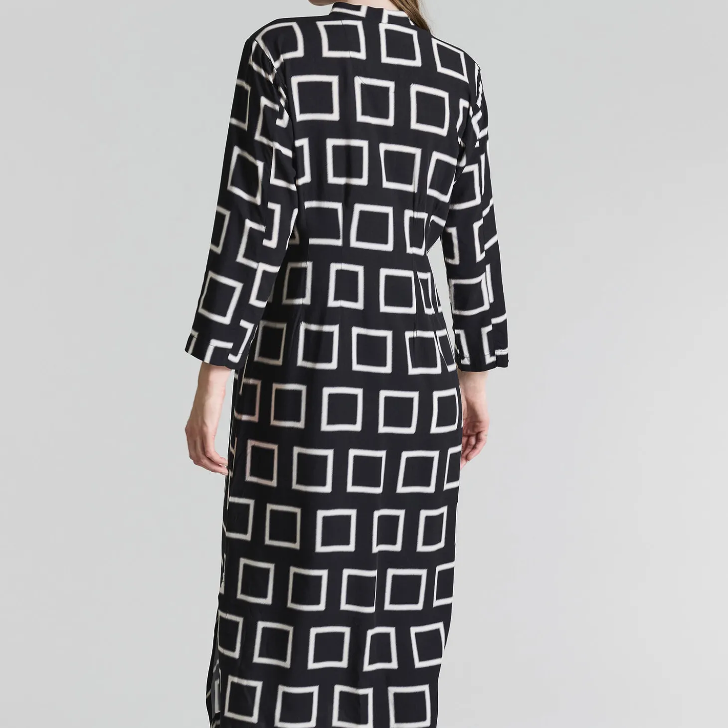 Iki kjole med knapper, hopscotch