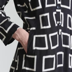 Iki kjole med knapper, hopscotch