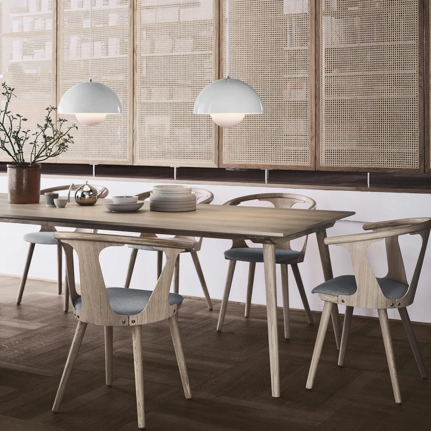 In Between SK2 stol, eg/lysegrå