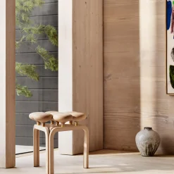 JU01 Utzon skammel, white oiled beech