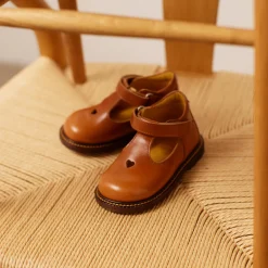 Klassisk tullesko med hjertemotiv, cognac