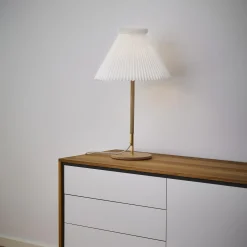 Le Klint 328 bordlampe med papirskærm, sæbebehandlet eg