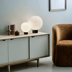 Le Klint 375 bordlampe med standardskærm, sort