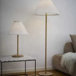 Le Klint 328 bordlampe med standardskærm, sæbebehandlet eg