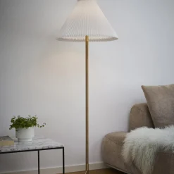 Le Klint 328 gulvlampe med papirskærm, sæbebehandlet eg