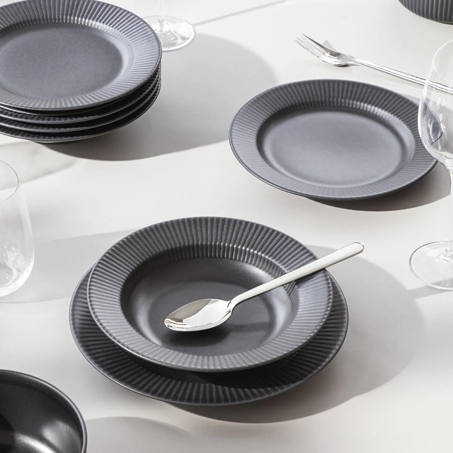 Legio Nova dyb tallerken 22 cm, black