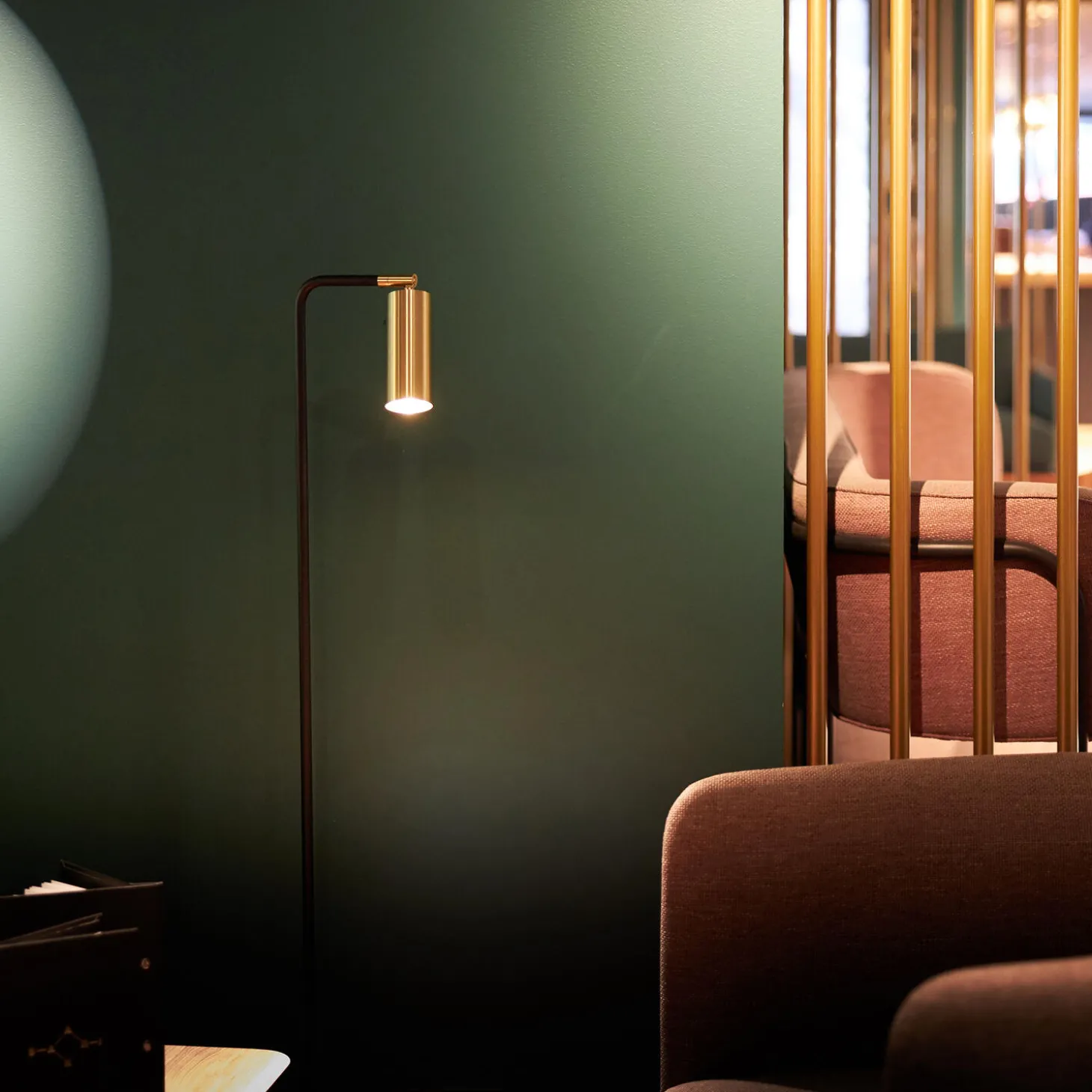 Lektor Floor Lamp, black/brass