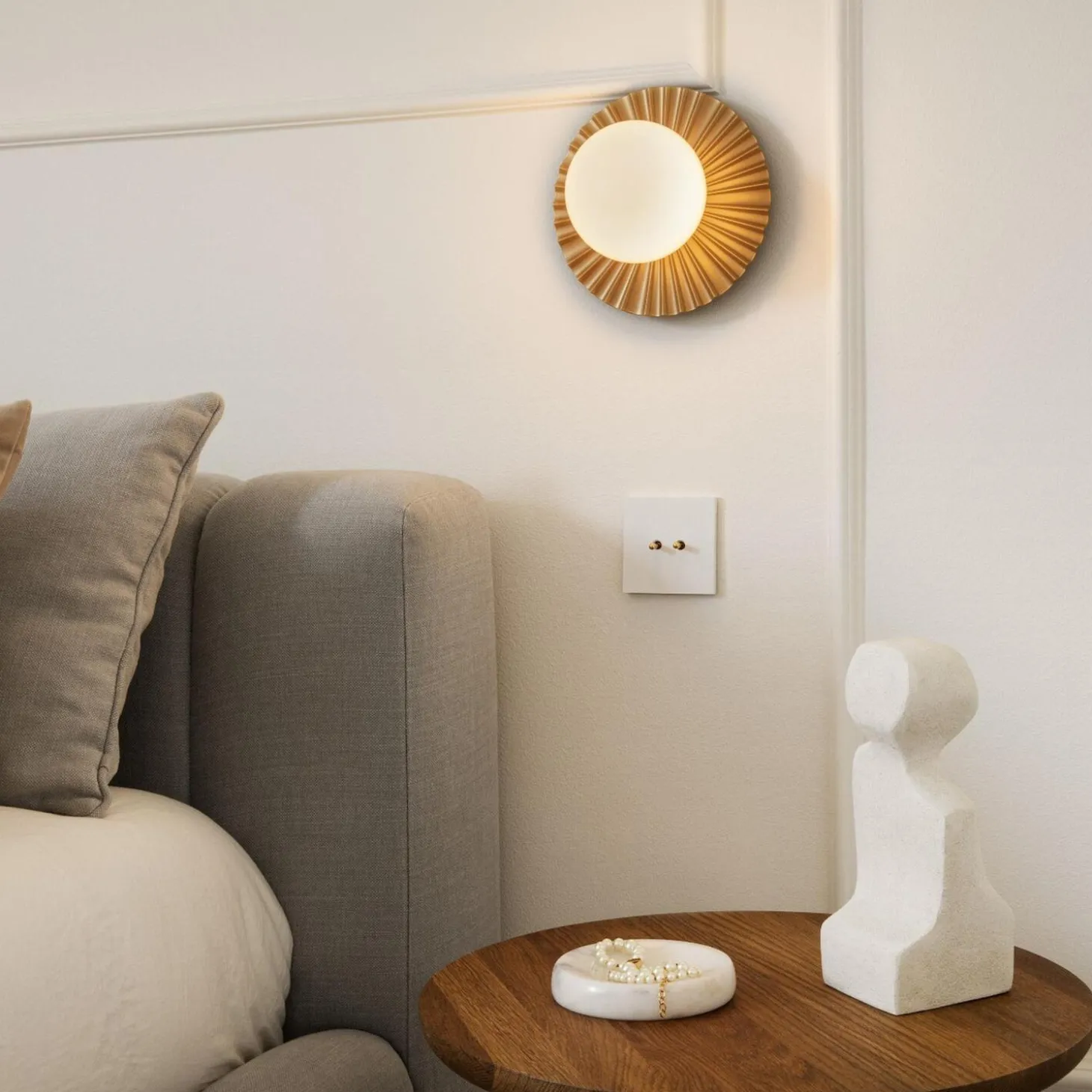 Liila Muuse Small Ceiling Lamp, nordic gold/opal