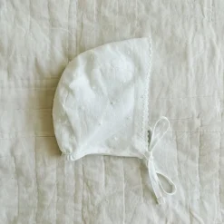 Linn Bonnet, white dot