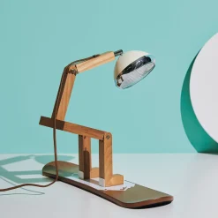 Mr. Wattson Snowboard Table Stand