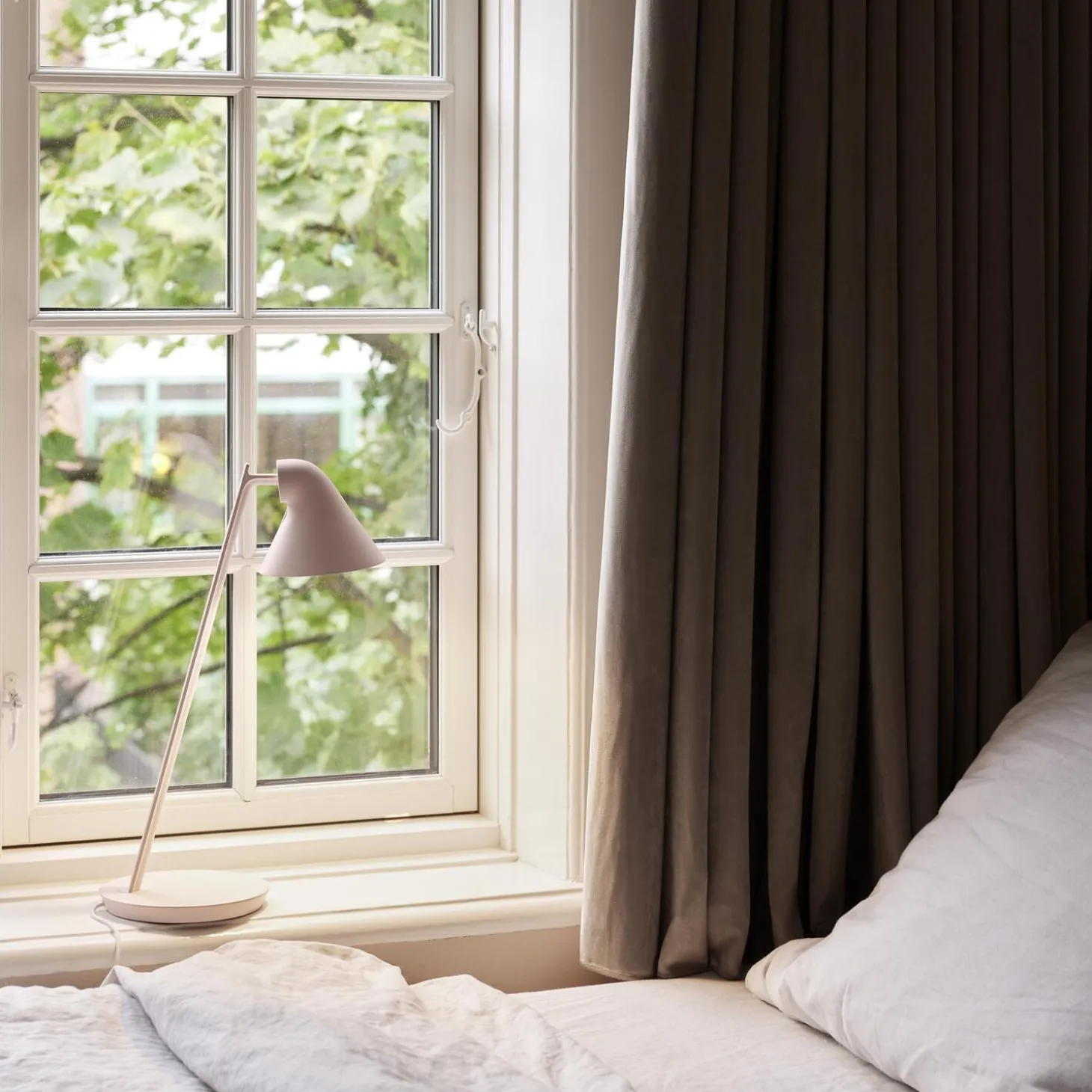 NJP Mini bordlampe, sart rosa