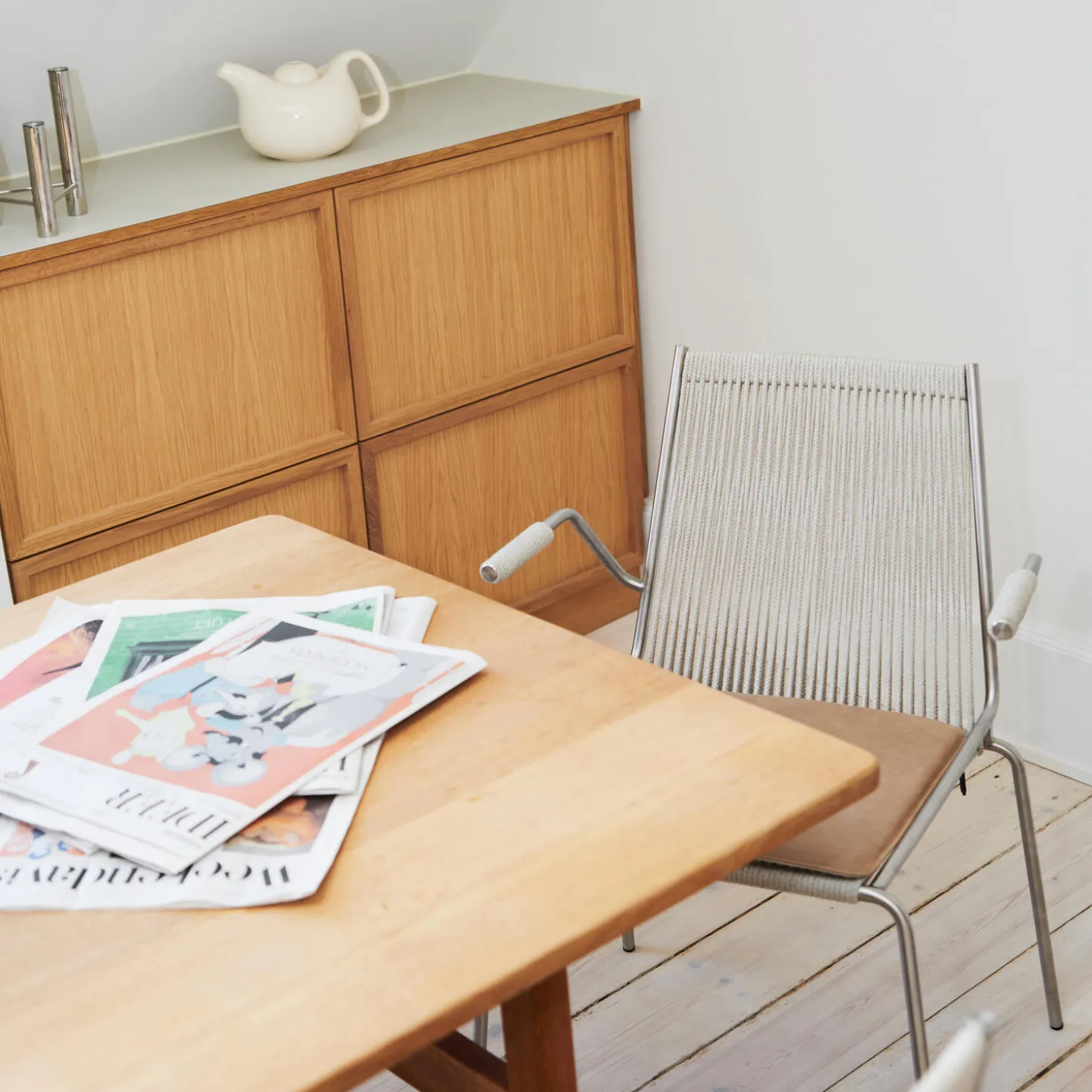 Noel Armrest Chair, black/nature linen