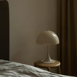 Panthella 320 bordlampe, opal beige