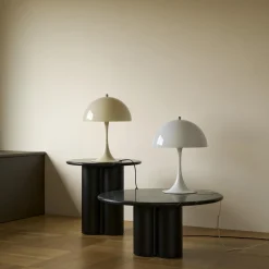 Panthella 320 bordlampe, opal beige