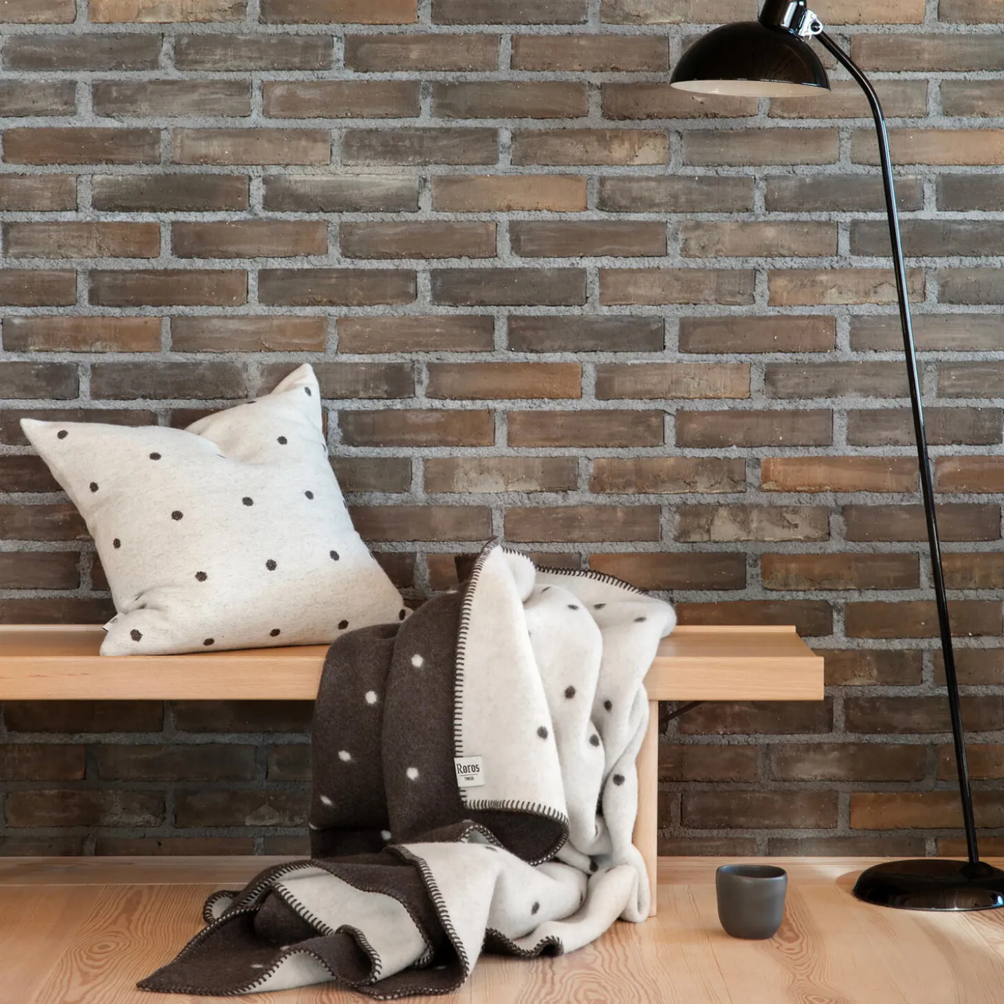 PASTILLE Throw, black and white