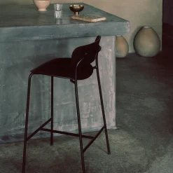 Pavilion AV7 barstol, sort