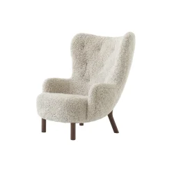 Petra VB3 Lounge Chair, Sheepskin Moonlight/oiled walnut