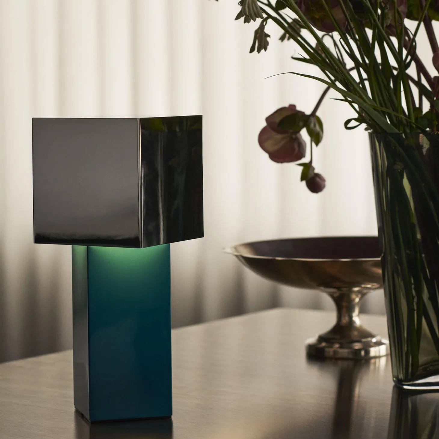 Pivot ATD7 portable bordlampe, blue silver