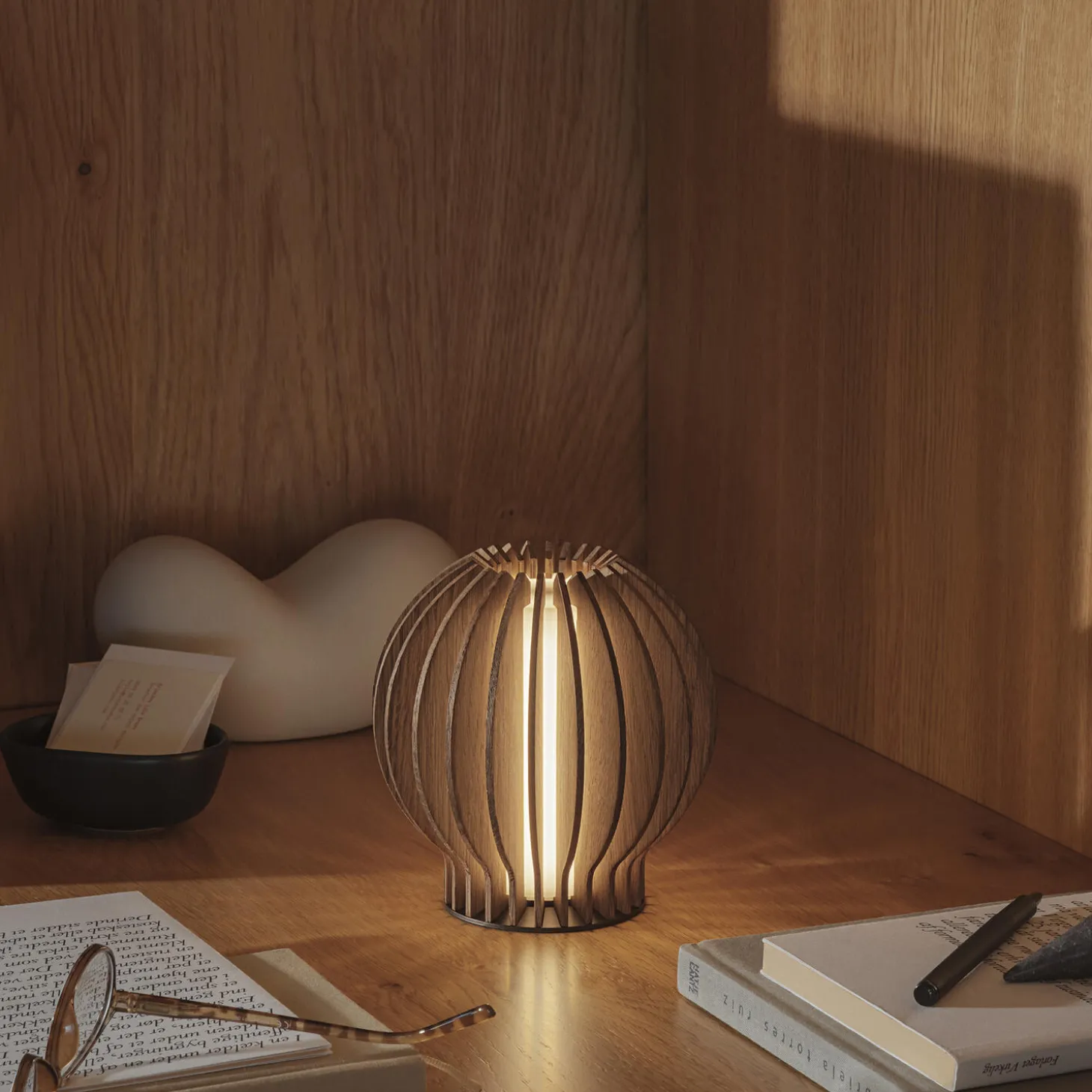 Radiant rund LED lampe, smoked oak